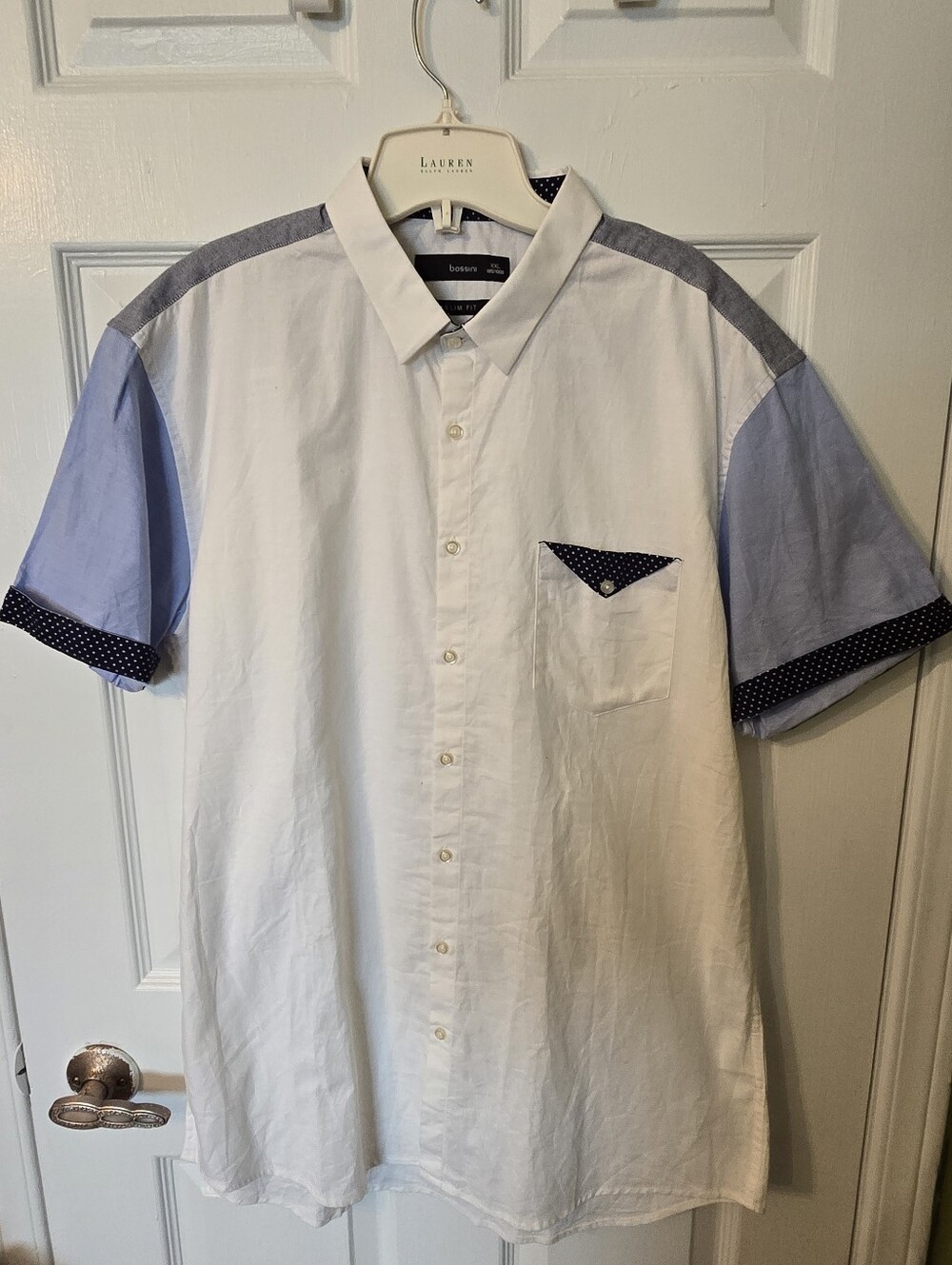 Casual Short-Sleeve Button-Down Shirt in White with Light Blue Accents